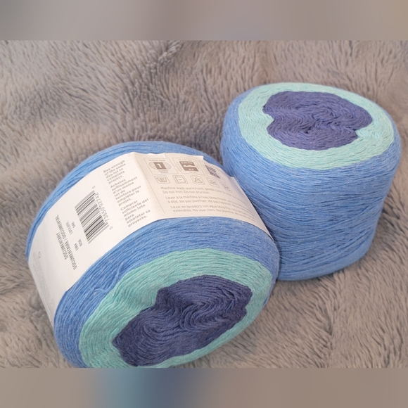 RedHeart - It's a wrap - Picture 5 of 5